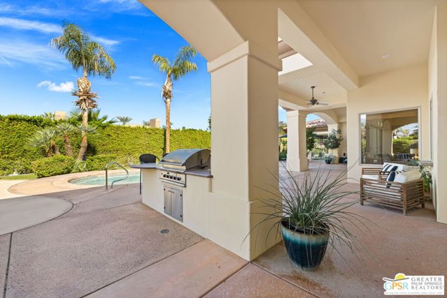 16 Villaggio Place, Rancho Mirage CA: https://media.crmls.org/mediaz/aab91f18-1f9f-478d-8d73-d1ad565a707e.jpg