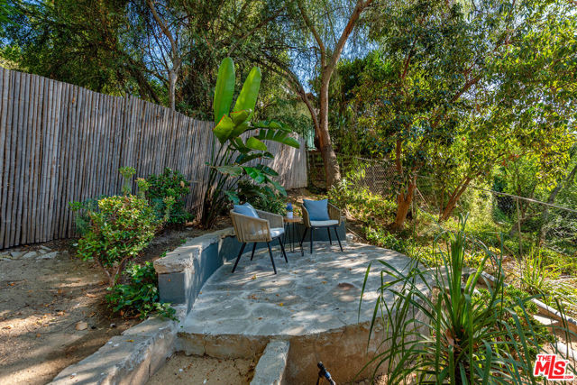 4944 Hood Drive, Woodland Hills CA: https://media.crmls.org/mediaz/aab93a58-a50a-4ed7-8e2f-0c0f84f640a3.jpg