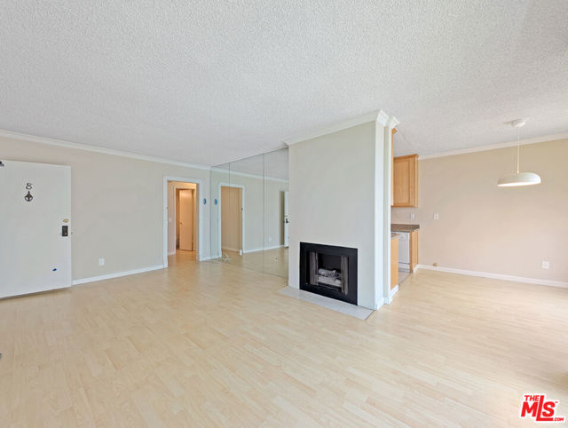 1538 11th Street, Santa Monica CA: https://media.crmls.org/mediaz/aab95e83-56da-496e-af27-04f929ec3f5d.jpg