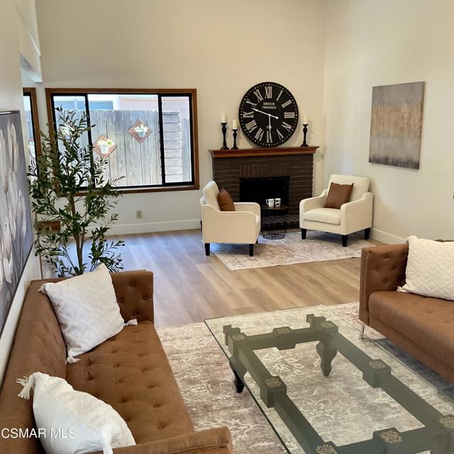 2455 Castlemont Court, Simi Valley CA: https://media.crmls.org/mediaz/aab9628d-9b9f-4e82-befa-3d220fbe6d12.jpg