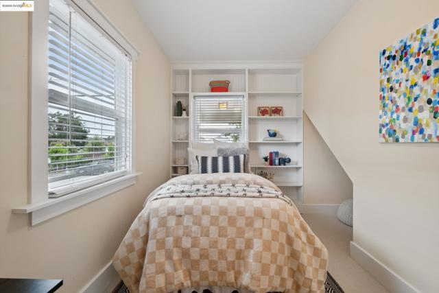 1193 64Th St, Oakland CA: https://media.crmls.org/mediaz/aab9940a-10a3-4c8f-85f7-8d6580c2e75a.jpg