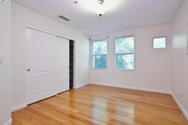 22894 Kingsford Way, Hayward CA: https://media.crmls.org/mediaz/aab9981c-ffaa-4c58-b4d0-7e1a323d5e87.jpg
