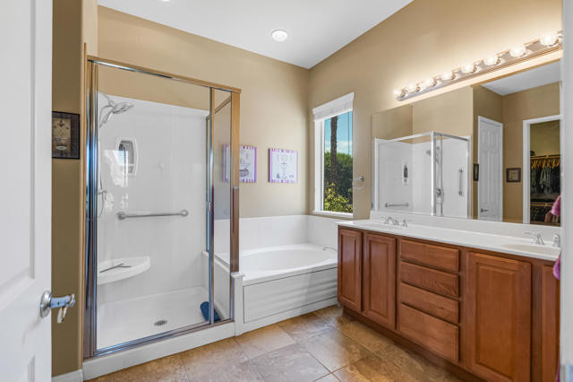 40259 Calle Cancun, Indio CA: https://media.crmls.org/mediaz/aab9bfbf-c99a-48f8-abe9-e526a39631f7.jpg