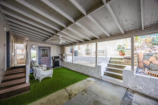 2130 Sunset Dr, Vista CA: https://media.crmls.org/mediaz/aab9dcea-ff87-4b38-ab7f-49fdb7ea0c11.jpg