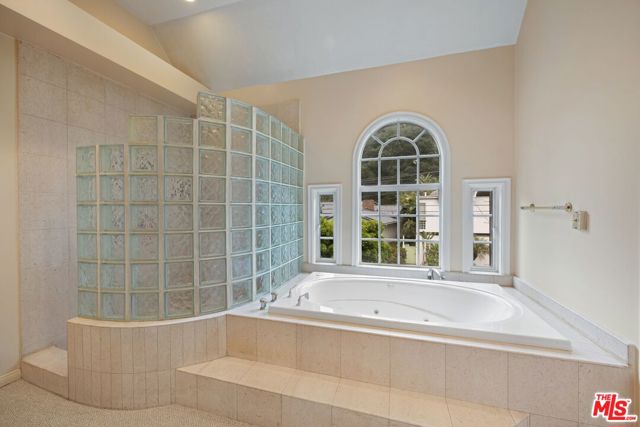 2431 Benedict Canyon Drive, Beverly Hills CA: https://media.crmls.org/mediaz/aab9e596-d10a-4058-bc03-697451bb3dfe.jpg