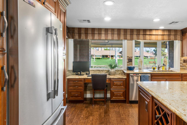 40 Joya Drive, Palm Desert CA: https://media.crmls.org/mediaz/aabaa184-ce45-4e82-ac3c-883c9f45afbf.jpg