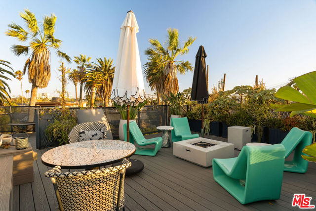 407 Rialto Avenue, Venice CA: https://media.crmls.org/mediaz/aabac63e-ef80-4751-9c6e-da516340ad21.jpg