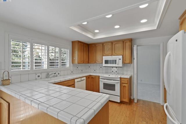 1927 Foxswallow Cir, Pleasanton CA: https://media.crmls.org/mediaz/aabb20cd-122d-40cb-a4cd-27fb0f38c4c5.jpg