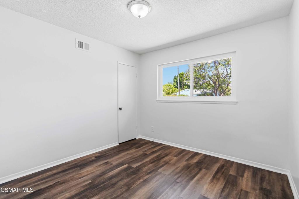https://media.crmls.org/mediaz/aabcb320-198f-4f0e-bac2-e0bd15a9c161.jpg?preset=X-Large