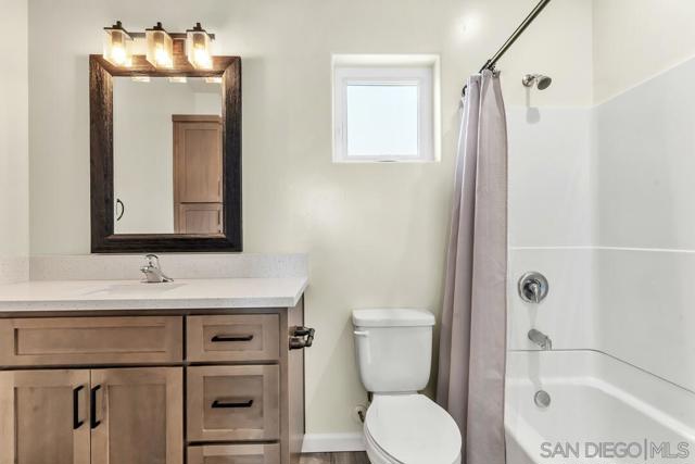 130 Scenic Dr, El Cajon CA: https://media.crmls.org/mediaz/aabcde22-289d-4f0a-9cef-df31abc9ea70.jpg
