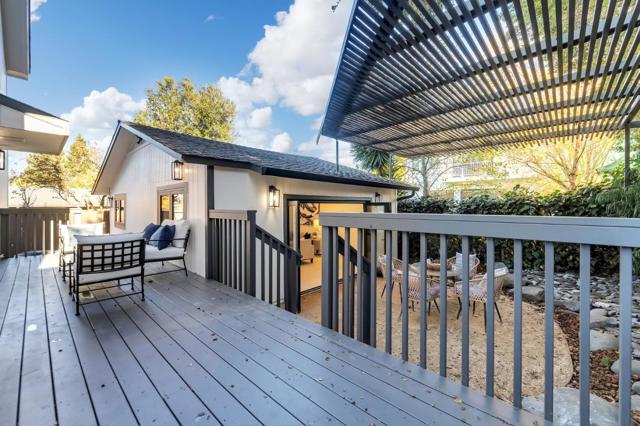 2071 Oakley Avenue, Menlo Park CA: https://media.crmls.org/mediaz/aabdd4c9-03c8-42d4-8cf3-4bf1dda8c8f8.jpg