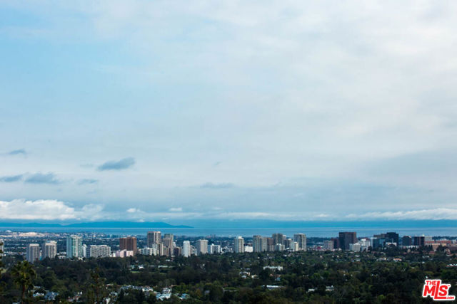 9892 BEVERLY GROVE Drive, Beverly Hills CA: https://media.crmls.org/mediaz/aabe2088-de31-4d44-8e2f-ceee6a8f4d60.jpg