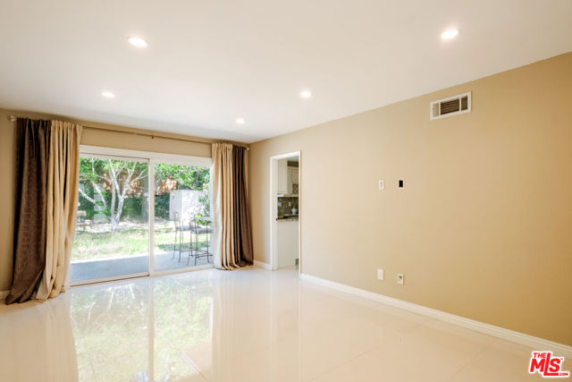 3194 Rossini Place, Topanga CA: https://media.crmls.org/mediaz/aabe208f-9847-488a-874c-3eb41f02088a.jpg