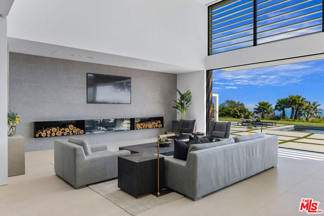 5601 Kanan Dume Road, Malibu CA: https://media.crmls.org/mediaz/aabec6e2-fe1c-4637-b07c-eff86f21838b.jpg