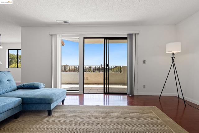 22012 Sevilla Rd, Hayward CA: https://media.crmls.org/mediaz/aabed68a-a419-46e1-a30a-c6875f27c247.jpg