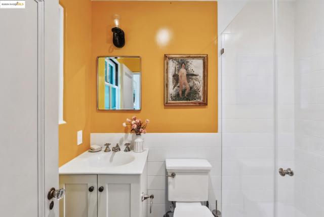 6801 Estates Dr, Oakland CA: https://media.crmls.org/mediaz/aabf2667-c11e-4432-8a44-65224f8a75c1.jpg