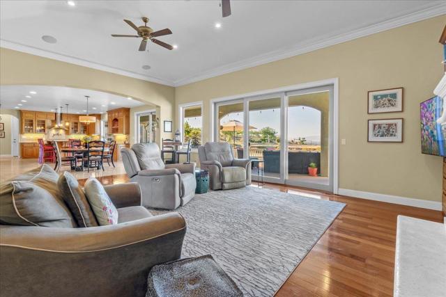 4116 Ashford Circle, Hollister CA: https://media.crmls.org/mediaz/aabfef02-2e54-40bf-b810-650b160e2897.jpg