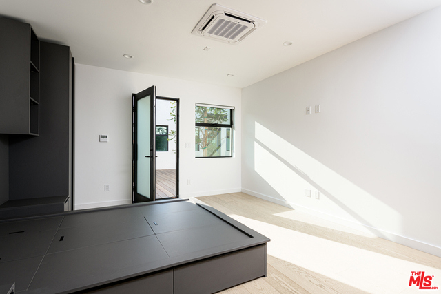 1325 Cabrillo Avenue, Venice CA: https://media.crmls.org/mediaz/aac04820-e611-45ab-b822-33c23bff129e.jpg