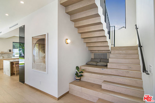 22616 Hatteras Street, Woodland Hills CA: https://media.crmls.org/mediaz/aac060ce-bd75-44d0-81d3-7f583ac579e3.jpg