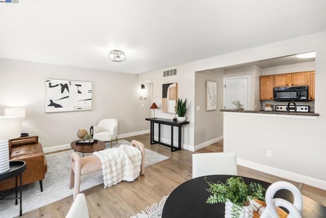 265 Reflections Dr, San Ramon CA: https://media.crmls.org/mediaz/aac093db-08ec-4ceb-bd85-f243d0f9407a.jpg