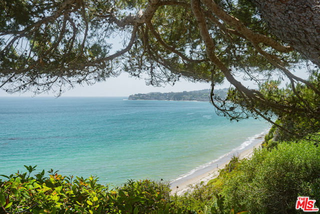 27500 Pacific Coast Highway, Malibu CA: https://media.crmls.org/mediaz/aac0ac48-8f8b-444e-ba99-15688a079c2c.jpg