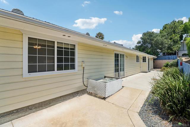 4464 Maple Ave, La Mesa CA: https://media.crmls.org/mediaz/aac15a3e-f851-44b8-920e-f55bde76bc34.jpg