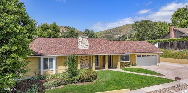 876 Emerson Street, Thousand Oaks CA: https://media.crmls.org/mediaz/aac15f0e-600c-4a37-8703-39048d87ed81.jpg