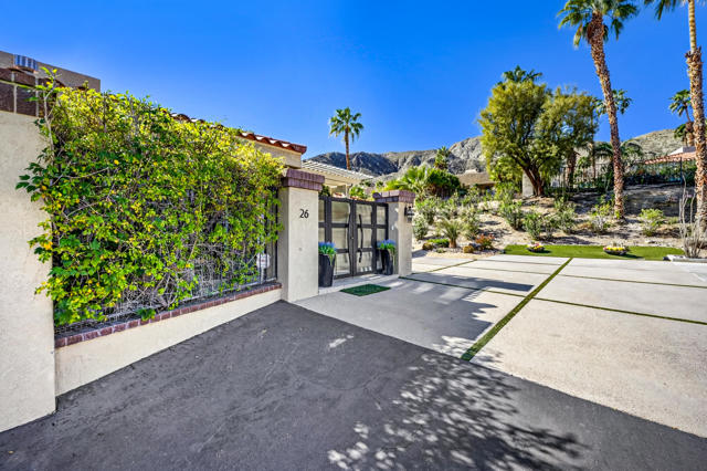 26 Alta Vista, Rancho Mirage CA: https://media.crmls.org/mediaz/aac204df-f79b-49ba-ba2c-9ee28cf18975.jpg