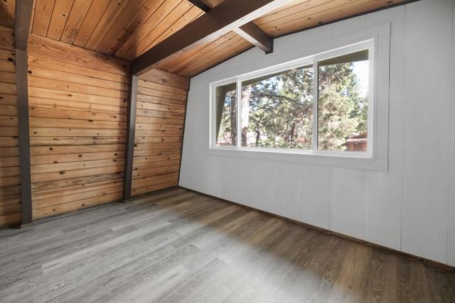 2063 10th Lane, Big Bear CA: https://media.crmls.org/mediaz/aac24b49-8ee1-424b-945c-ff5c8dacc37d.jpg