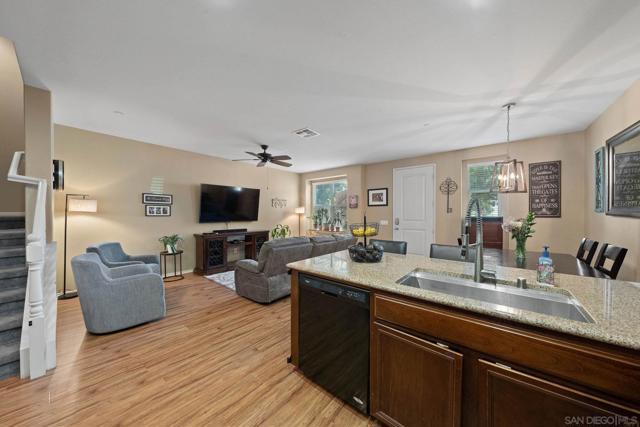 1367 Santa Diana Rd, Chula Vista CA: https://media.crmls.org/mediaz/aac251ee-a7c9-4da6-8efa-7bac5d118b88.jpg