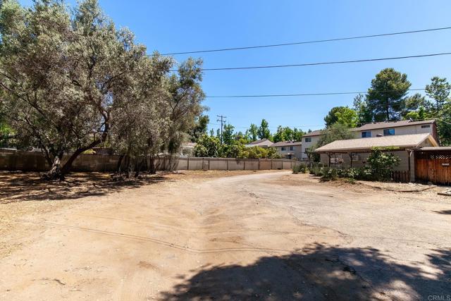1453 OLIVEWOOD LN, Alpine CA: https://media.crmls.org/mediaz/aac2eb1a-74cd-49ba-bf9c-055e9dd5e674.jpg
