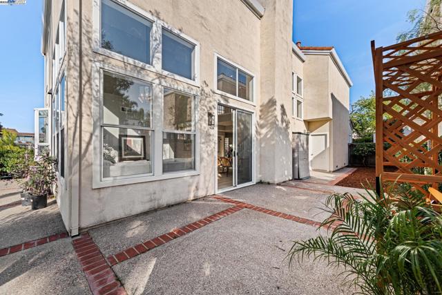 121 Jervis Bay, Alameda CA: https://media.crmls.org/mediaz/aac31c24-7090-4026-b521-18a1beed4397.jpg
