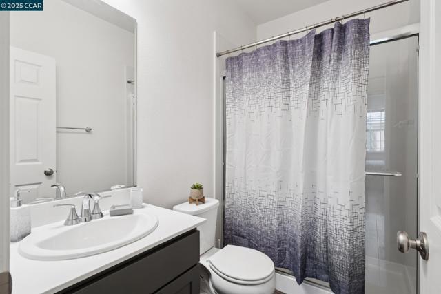 5013 Shefford Ct, Vacaville CA: https://media.crmls.org/mediaz/aac31c48-a87b-4948-b9ff-285e3b701934.jpg