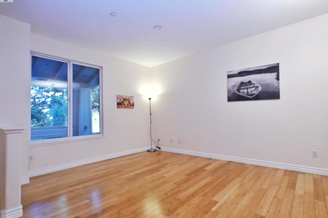 22894 Kingsford Way, Hayward CA: https://media.crmls.org/mediaz/aac3f2a5-5644-45e9-80e6-534cd2c58217.jpg