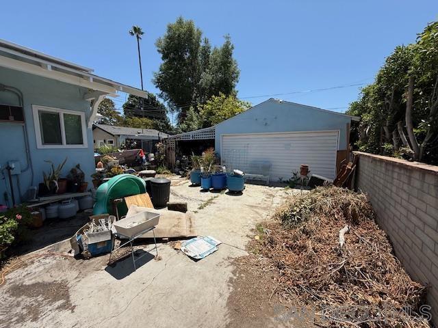 14308 Miranda St, Van Nuys CA: https://media.crmls.org/mediaz/aac478f7-ca07-434b-acb9-ced312cbfae8.jpg