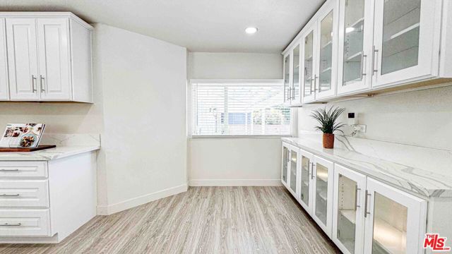 565 W El Morado Court, Ontario CA: https://media.crmls.org/mediaz/aac49e13-fb44-4f3d-b43c-556359f6da02.jpg