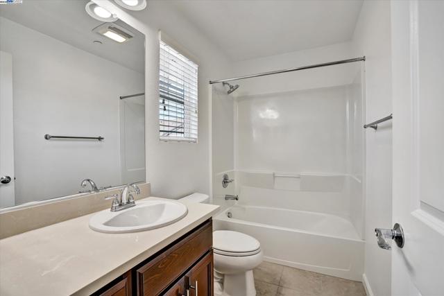 2890 Kew Ave, Livermore CA: https://media.crmls.org/mediaz/aac4d49d-4bcf-4357-af28-d4112415fbc8.jpg