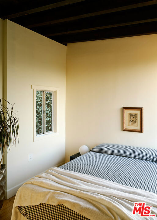 11764 Laurelcrest Drive, Studio City CA: https://media.crmls.org/mediaz/aac4e1b0-0ada-4c2f-becf-5a179cffa700.jpg