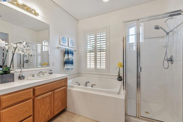 14 Poppy Hills, San Ramon CA: https://media.crmls.org/mediaz/aac582fd-8dfb-4850-a2b7-f52ff65d0bd0.jpg