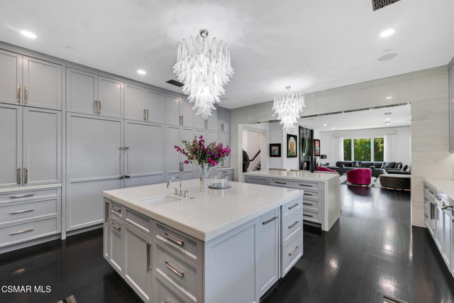2259 Melford Court, Westlake Village CA: https://media.crmls.org/mediaz/aac5d53b-96a3-4749-9bad-08c3549c7cc4.jpg