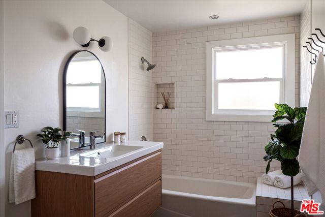 4148 Brunswick Avenue, Los Angeles CA: https://media.crmls.org/mediaz/aac5f735-eae4-4287-af61-3daf63e573b5.jpg