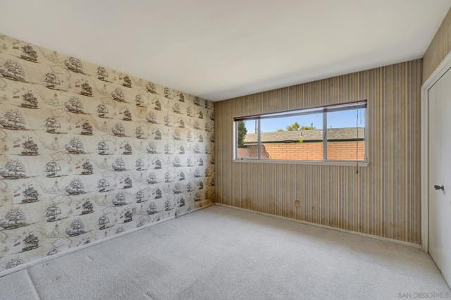 8838 La Jolla Scenic Dr N, La Jolla CA: https://media.crmls.org/mediaz/aac747a9-ed41-41f1-b898-7ba6b2c0b611.jpg