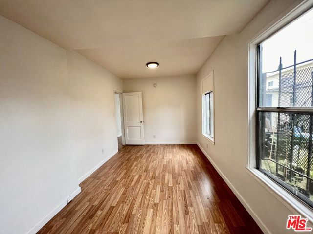 2209 S Ridgeley Drive, Los Angeles CA: https://media.crmls.org/mediaz/aac755fc-16cb-4043-9a29-80779dc15d8a.jpg