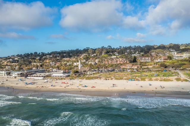 1562 Camino Del Mar, Del Mar CA: https://media.crmls.org/mediaz/aac8cb00-152e-4813-875f-e2817bdbf515.jpg