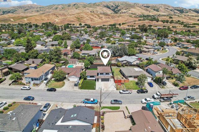 48344 Conifer St, Fremont CA: https://media.crmls.org/mediaz/aac8e34e-a1a7-4ca8-b90b-86dcff805d61.jpg