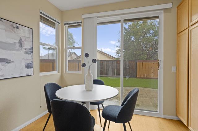 Detail Gallery Image 11 of 24 For 11086 Doverhill Rd, San Diego,  CA 92131 - 3 Beds | 2 Baths