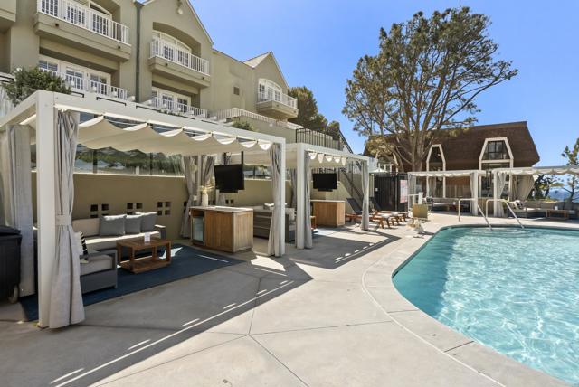 1552 Camino Del Mar, Del Mar CA: https://media.crmls.org/mediaz/aac93fb6-7976-4233-b874-cac60d361f78.jpg