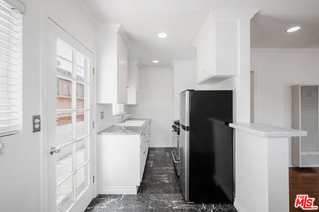 1405 OCEAN PARK Boulevard, D photo 6