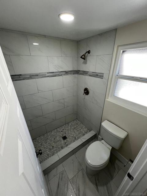 11524 Azucena Dr, San Diego CA: https://media.crmls.org/mediaz/aac975bc-7d0f-4a53-a1b9-975004c59e94.jpg