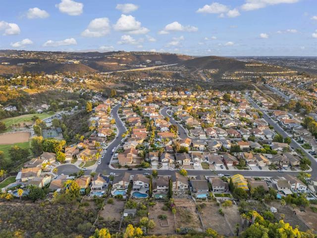 9720 Graceland Way,  CA: https://media.crmls.org/mediaz/aac97c25-9691-4fd5-9a65-79f9fce9ef2c.jpg